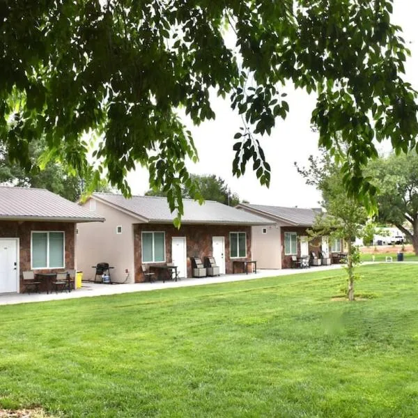 Bunkhouse 11B With Wifi and TV, hotel in La Verkin