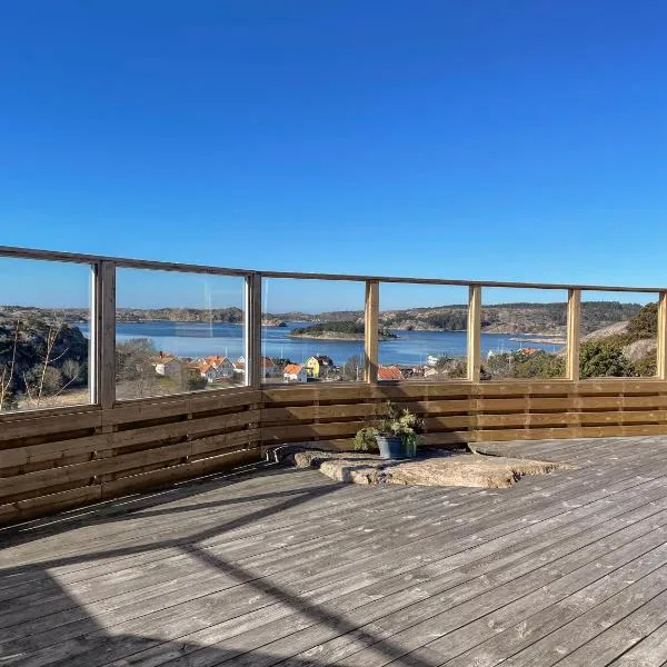 Seafront with Terrific View by AJF Dream Living, hotel v destinaci Fjällbacka