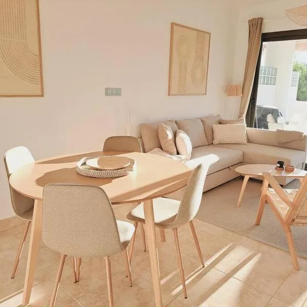 The Retreat, Valle del Este Modern Apartment, hotel in Vera