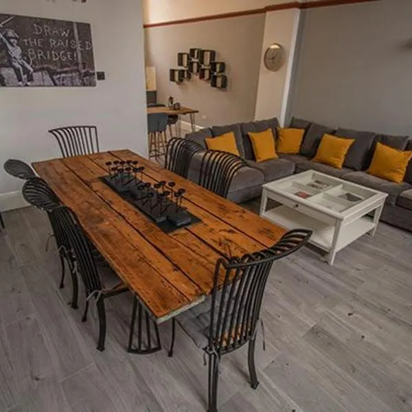 Boutique Penthouse Apartment in Historic Hull HU1 - sleeps 6, hotel in Hull