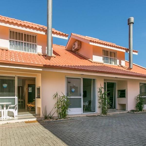 Modernos chalés a 90 metros da praia
