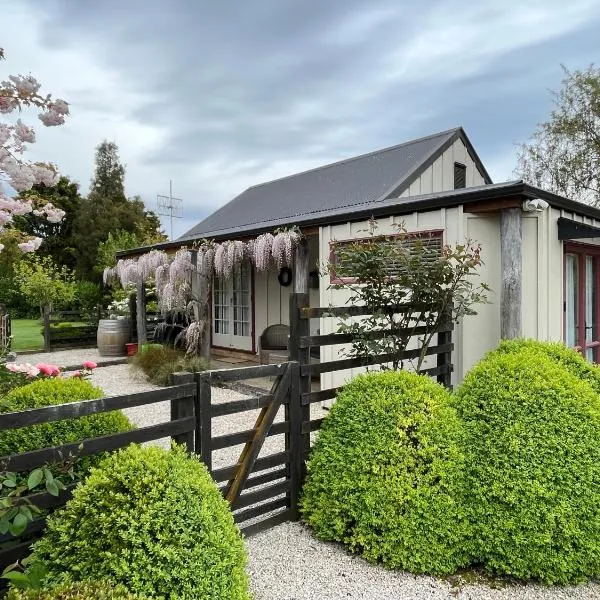 Tasman Village Cottage, hotel in Tasman