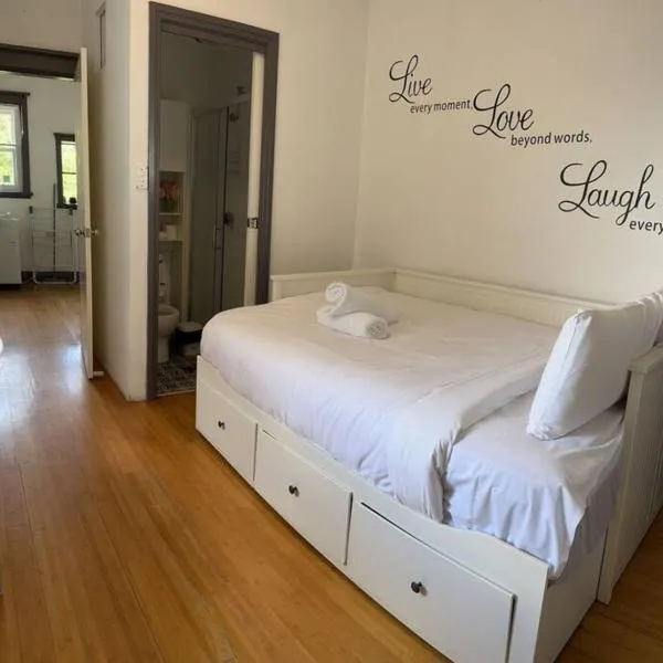 Budget 1 Bedroom Unit Near the Beach