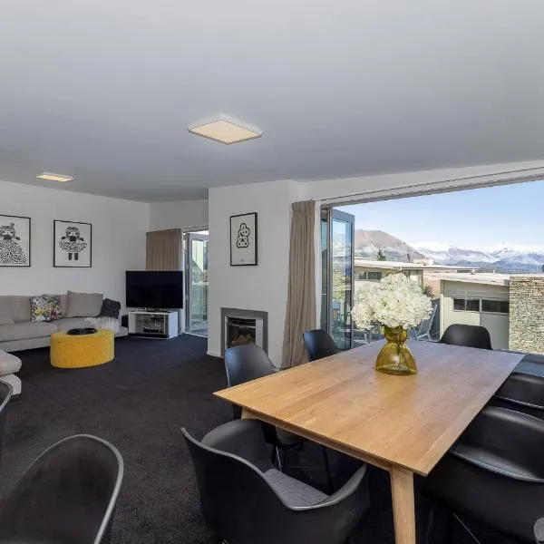 Wanaka 3BR Apt - Mountain Views & Resort Pools, hotell sihtkohas Wanaka