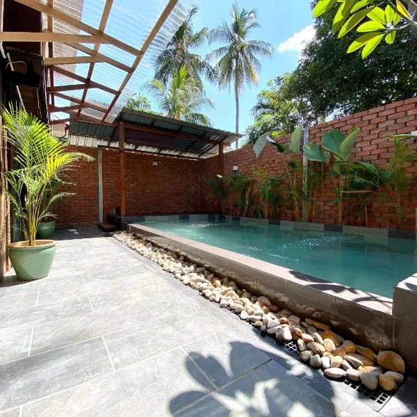 Kutum's Wooden House - Private Pool, Breakfast & Cafe, hotell sihtkohas Tanjung Rhu