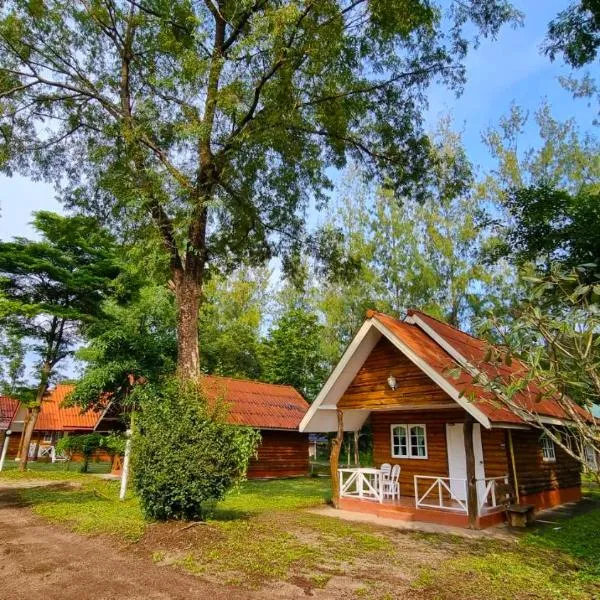 The Golden View Resort สวนผึ้ง, hotel in Suan Phung