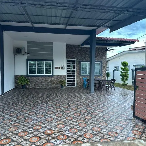 Homestay Triang, hotel v destinaci Kampong Kerayong