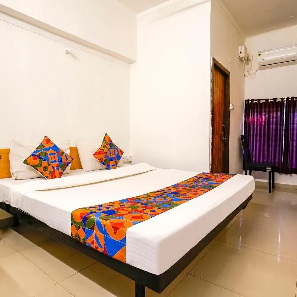 FabHotel Saubhagya Elite, hotel di Dindori