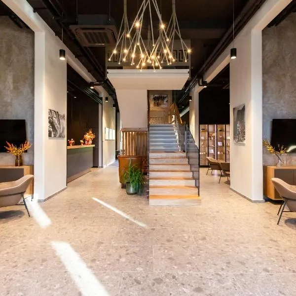 Hotel Lonca, hotel v mestu Škofja Loka