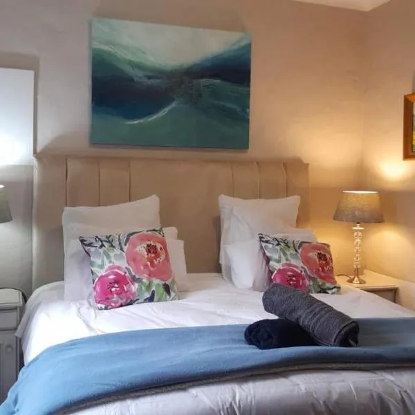 Firefly Cottage: Cosi nest tucked away in garden, hotel en Kenton on Sea