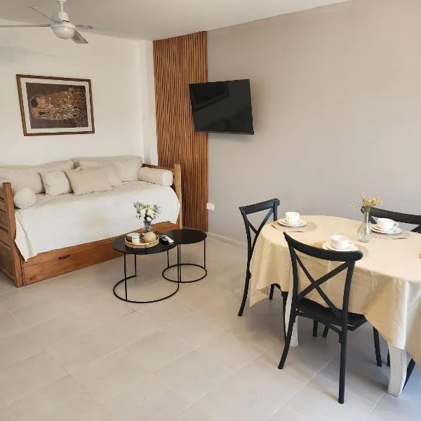 Departamento nuevo con pileta cerca de termas- Rincón Ibirapitá, hotel in Federación