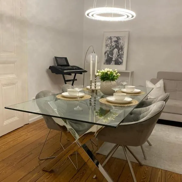 Altbau-Oase der Eleganz: Stadtnaher Komfort pur, отель в Висбадене