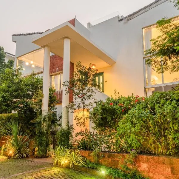HideAway 2BHK Duplex Villa, North Goa (STU), hotel in Mapusa