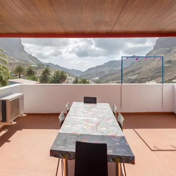 Lightbooking Gadi House Tasarte terraza y barbacoa, hotel Tasartéban