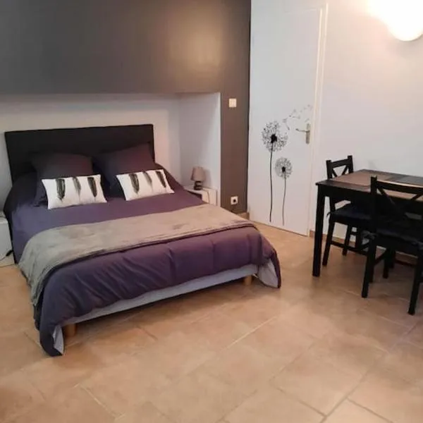 le petit cocon, hotel v destinaci Cerizay