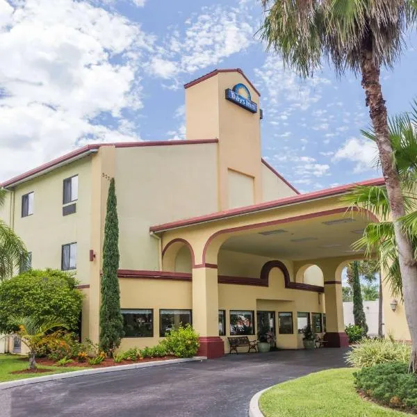 Days Inn by Wyndham Sarasota I-75, hotel di Vamo