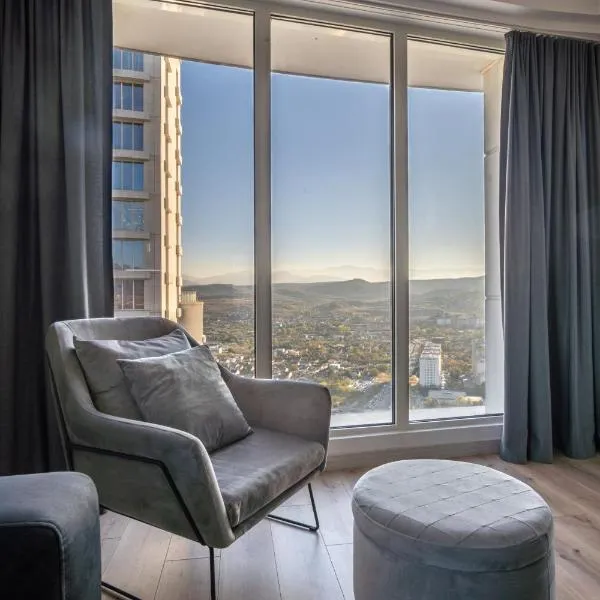 Sunrise Sky Lux Apartment, 33rd floor, Pool and Fitness Included, khách sạn ở Skopje