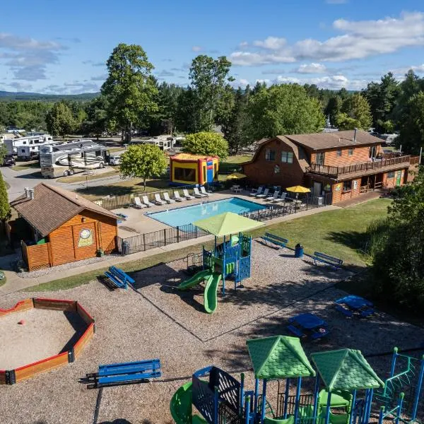 Petoskey में, होटल Jellystone Park TM Petoskey