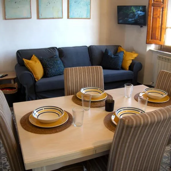 Appartamento via Grandi - Free Gated Parking - 5 minutes from Center、ルッカのホテル