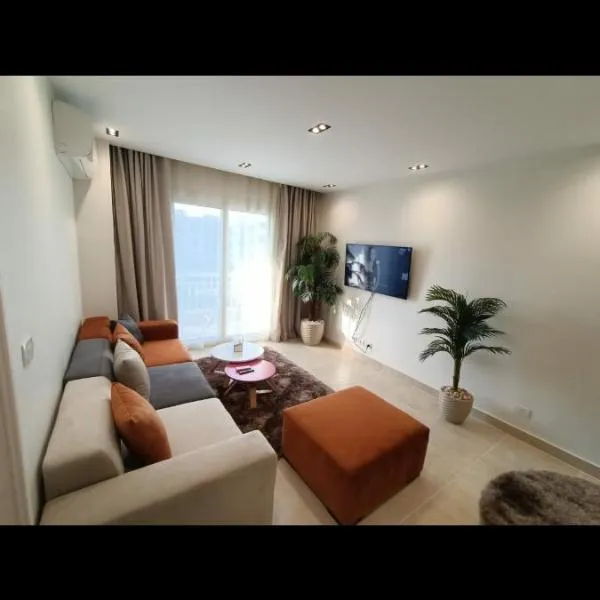 Luxurious apartment in Madinaty, new Cairo city beside Carrefour and mall、Madinatyのホテル