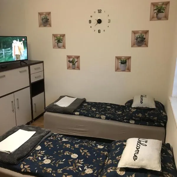 Kris Apartment, hotell sihtkohas Kajetany