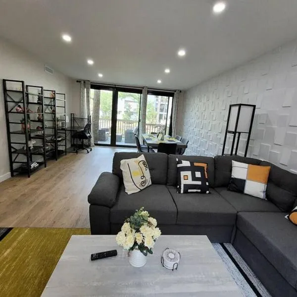 Contemporary bliss-newly renovated cozy villa!, hotel v destinaci Hilton Head Island