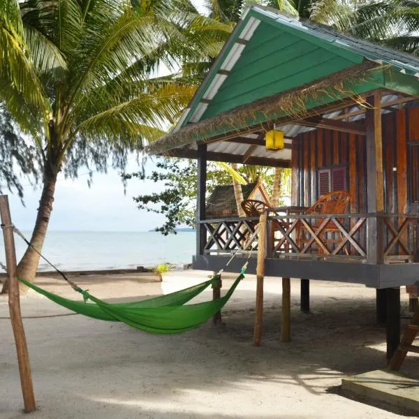 Palm Beach Bungalow Resort, hotel a l'illa de Koh Rong
