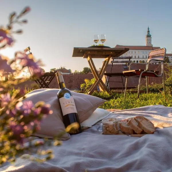 Pension Sebastian a vinný bar Prostě SKLEP، فندق في ميكولوف
