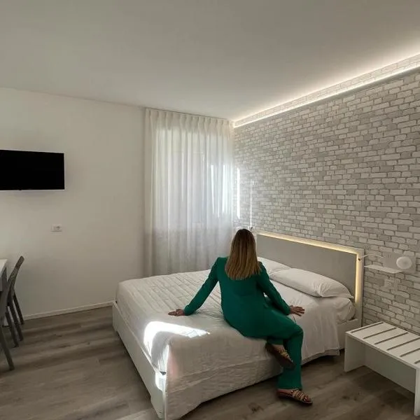 Rosso Conero - Le Grotte Rooms & Apartments, hotel in Camerano