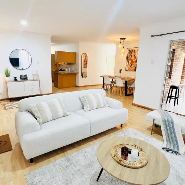 Luxury Modern Home, hotel v destinaci Summerstrand