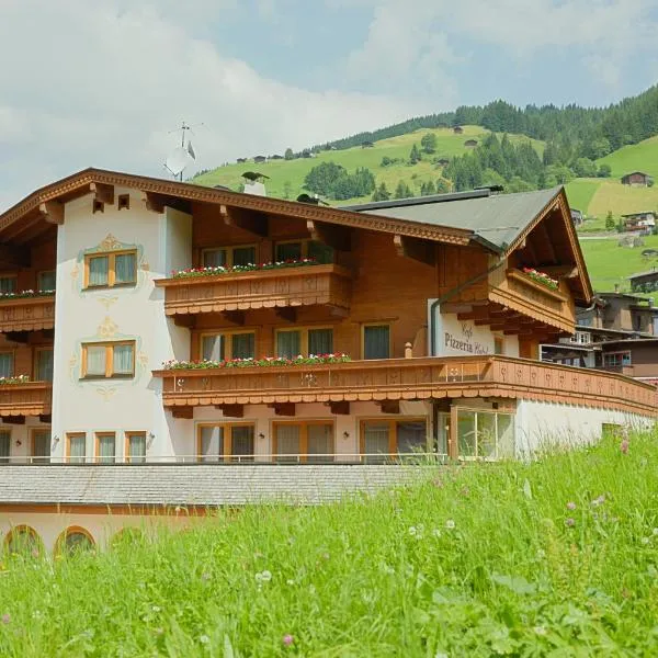 Aparthotel Dorfplatzl Garni, hotel in Tux