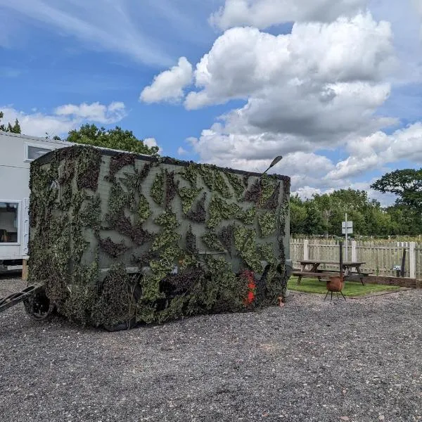 Military Shepherd Hut, hotel v destinaci Haxey