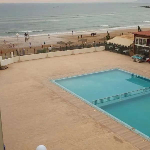 Apartment am Meer mit Pool, Hotel in Aourir