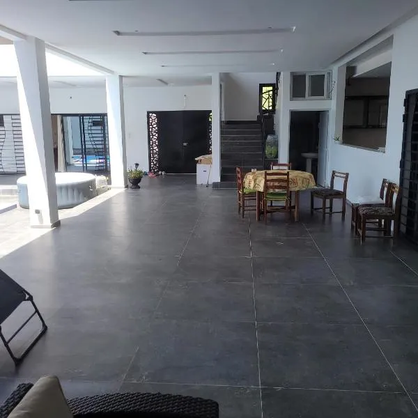 Room Villa Sylla fall, hotel in Toubab Dialaw