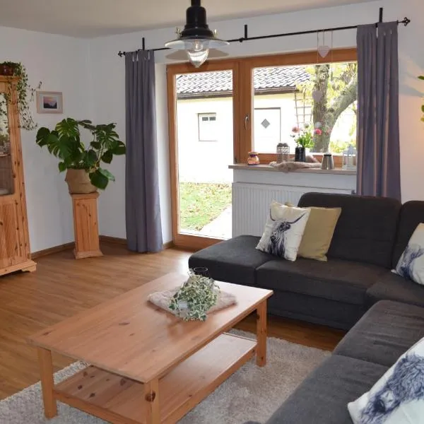 Vier-Zimmer-Wohnung mit Garten zwischen Salzburg und Königssee, hotel in Ainring