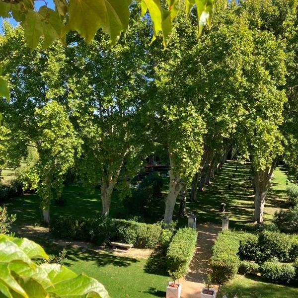 Manoir des Sources, hotel v destinaci Uzès