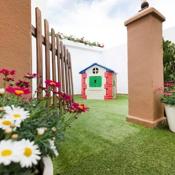 Family Century House with terrace and parking、バレンシアのホテル