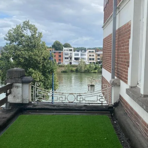 Studio vue sur Meuse, hotel v destinaci Namur