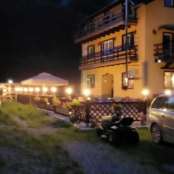 PENSIUNEA Mari Haus, hotel in Poiana Mărului