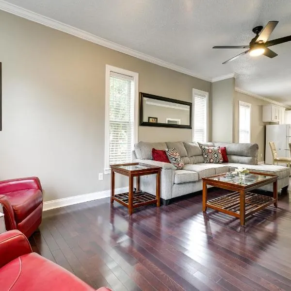Downtown Wilmington Home: Walk to Cape Fear River!, hotel in Wilmington