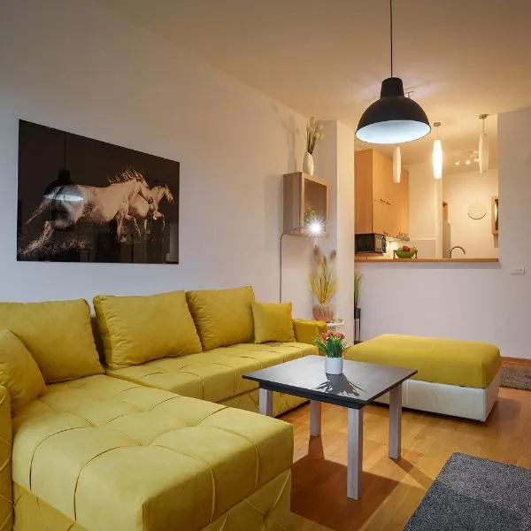 Yellow Lux apartment, hotel v destinaci Novi Beograd