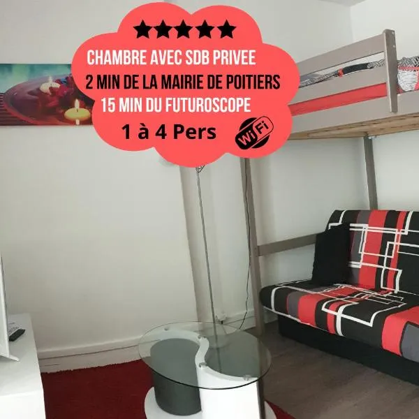 Chambres Poitiers Centre Ville - Salle de Bain, Réfrigérateur, TV et machine à café privatifs - Cuisine commune - Terrasse - Hôtel de ville à 200m, hotel in Poitiers