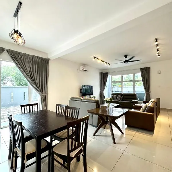 Hom Villa 5rm 12-22 pax Wifi Netflix BBQ SteamBoat Games Beach Water Park、コタ・ティンギのホテル