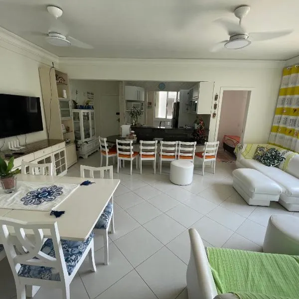 카이오바에 위치한 호텔 Apartamento Maré Mansa a 30 metros da praia Mansa em Caiobá com Wifi