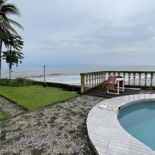 Hotel les Polygones Kribi, hotel in Bébamboué