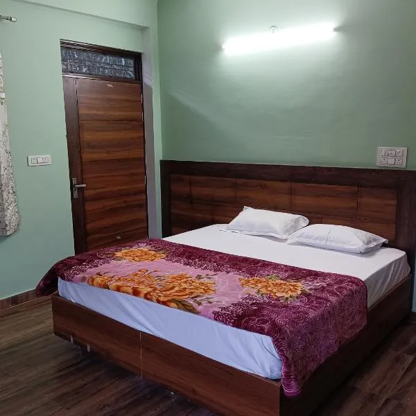 Crescent Moon Homestay, hotell sihtkohas Rishīkesh
