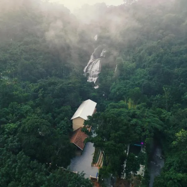 Nature Cascade Resort, hotel in Chillithodu