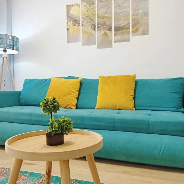 SUNSHINE - New & Quiet 1BR Apt, Business area, close to Airport, Highway A3, Subway, hotel in Bucharest