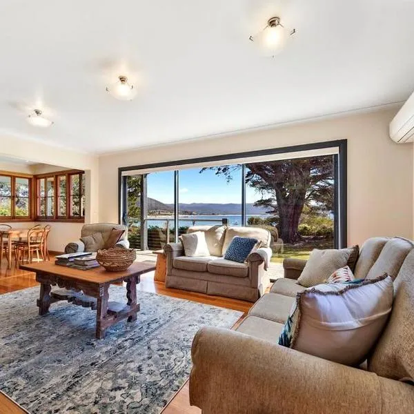 Seaside House - On Waubs Bay!, hotel a Bicheno