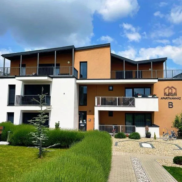 Paskom Apartmanház, hotel v destinaci Nyergesújfalu
